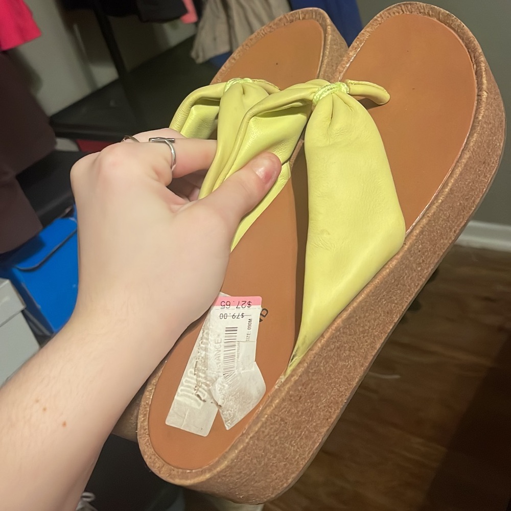 Like green chunky platforms